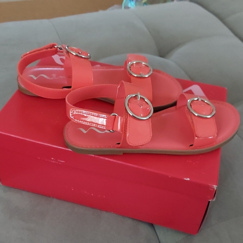 Sandals - Picture 2 of 4